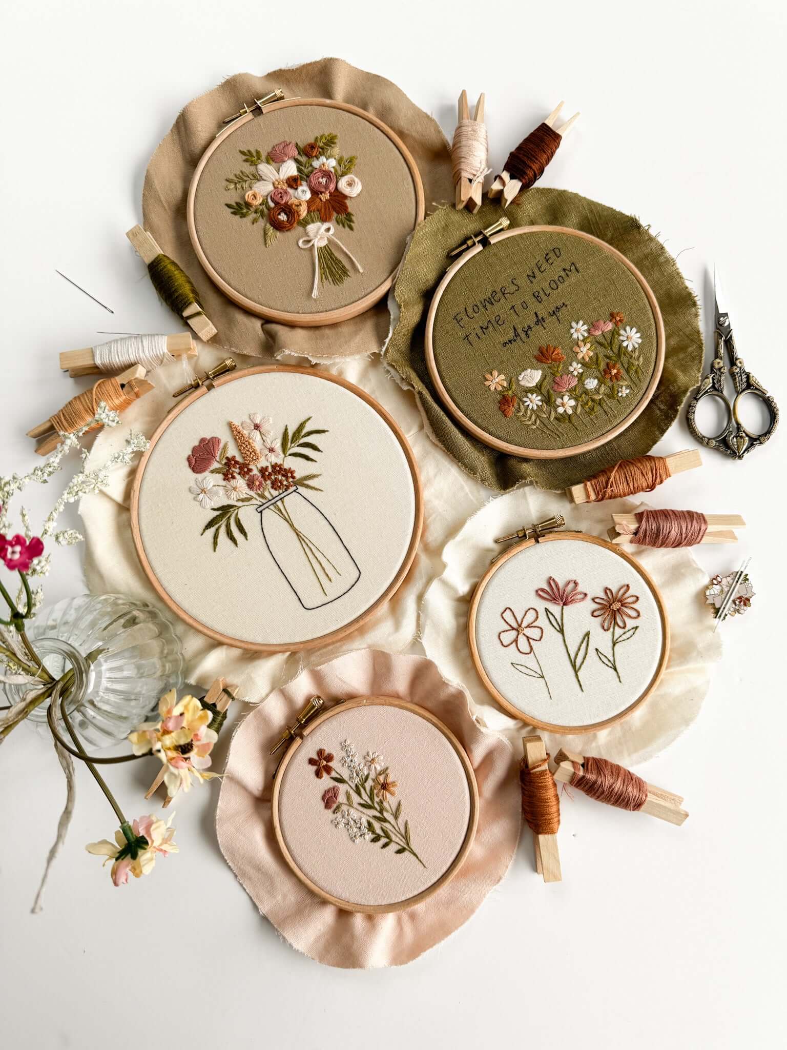 Beginner Embroidery Kit featuring floral designs and embroidery hoops for easy crafting.