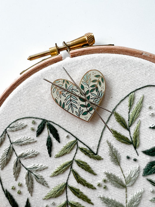Magnet Needle Minder “Cock” – Owlforest Embroidery